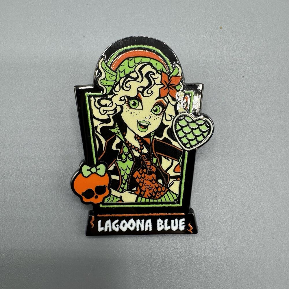 Whatever! Monster High Halloween Coffin Blind Pin LAGOONA BLUE New Open Box